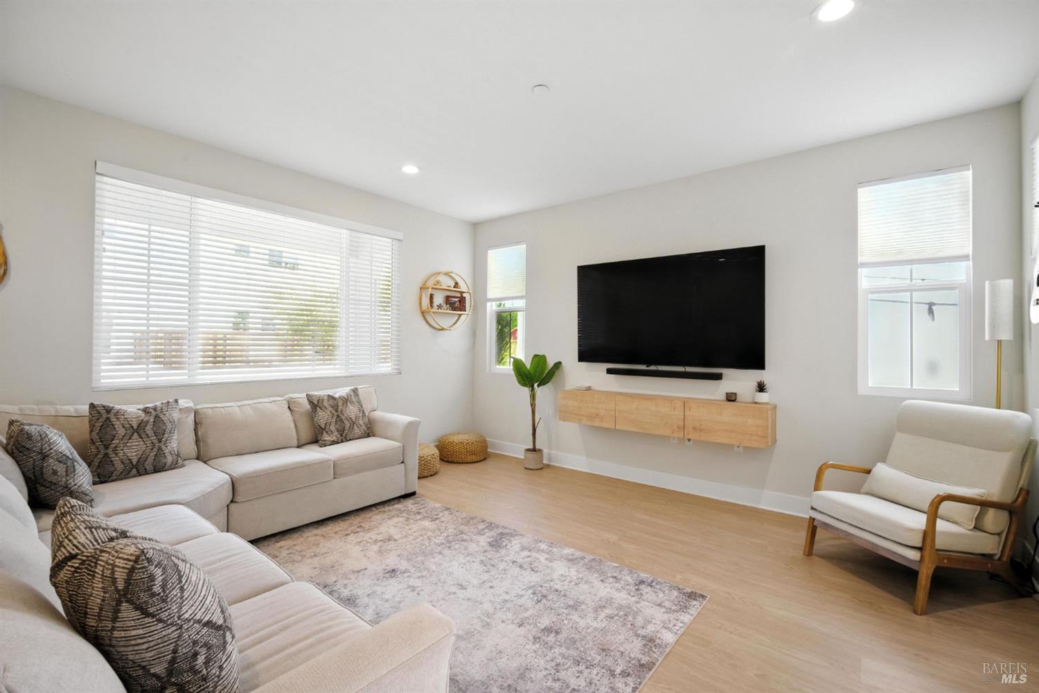 Detail Gallery Image 12 of 35 For 2931 Liscum St, Santa Rosa,  CA 95407 - 3 Beds | 2/1 Baths