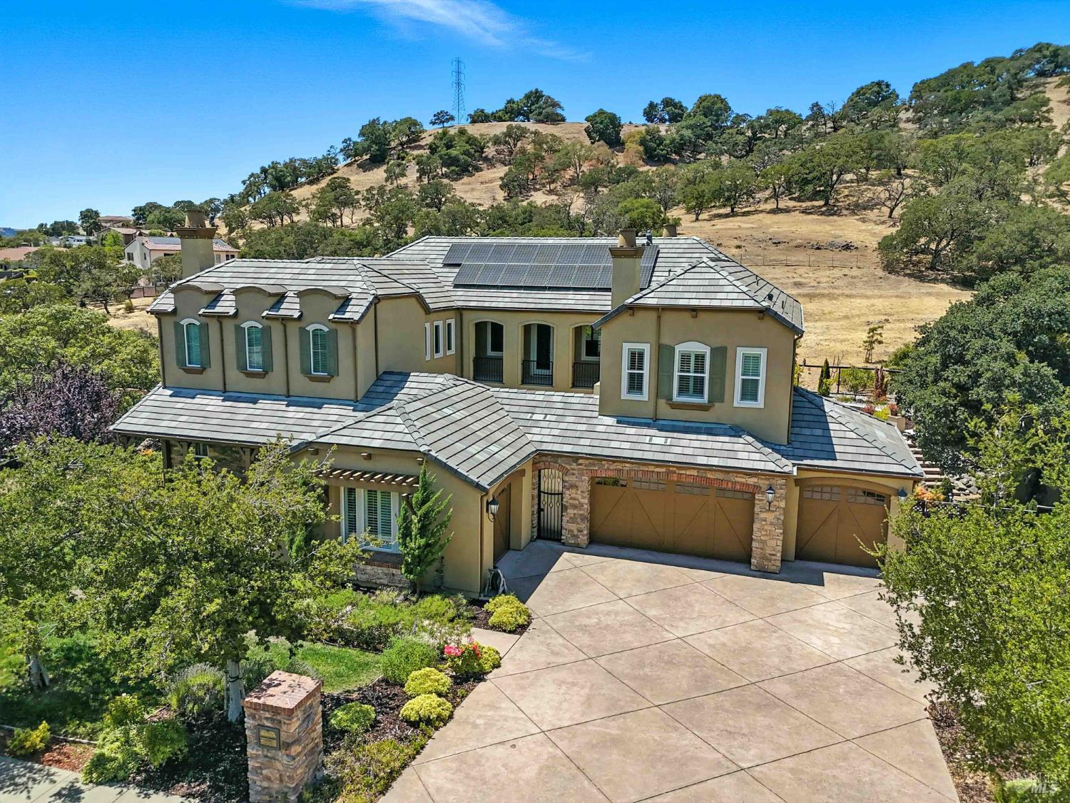 Detail Gallery Image 1 of 37 For 715 Bridle Ridge Dr, Fairfield,  CA 94534 - 5 Beds | 5/1 Baths