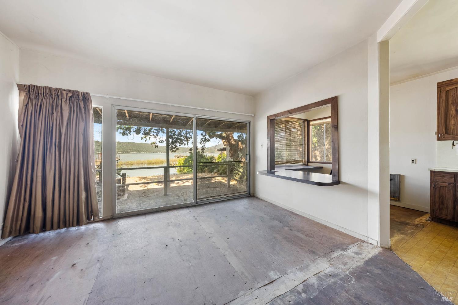 Detail Gallery Image 12 of 36 For 14095 Lakeshore Dr, Clearlake,  CA 95422 - 2 Beds | 1/1 Baths