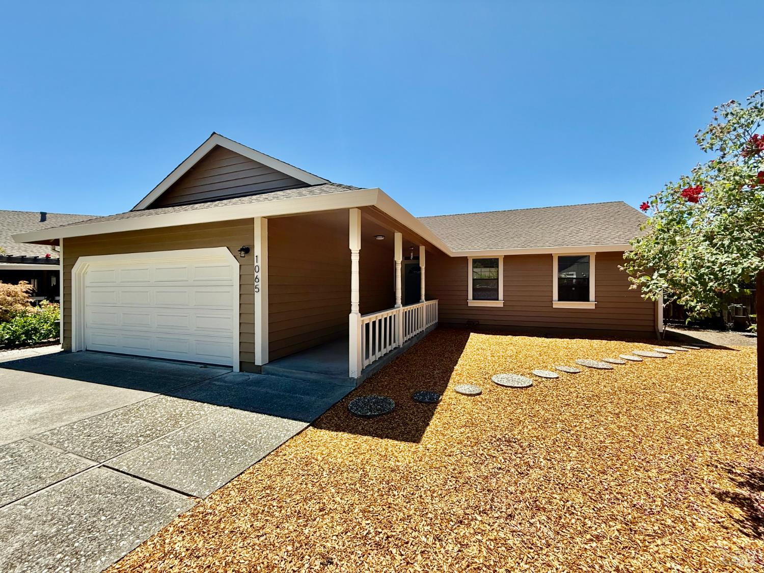 Detail Gallery Image 1 of 1 For 1065 Badger Ct, Santa Rosa,  CA 95409 - 3 Beds | 2 Baths