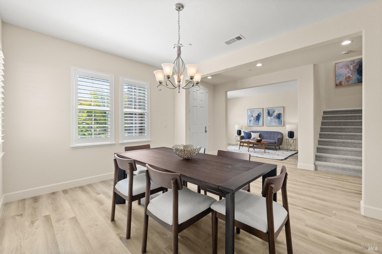 Detail Gallery Image 10 of 88 For 685 Elderberry Loop, Vacaville,  CA 95688 - 5 Beds | 4/1 Baths