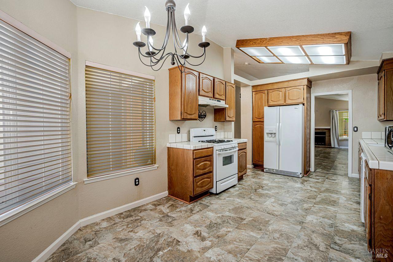 Detail Gallery Image 11 of 36 For 812 Sonnet Dr, Vacaville,  CA 95687 - 3 Beds | 2 Baths