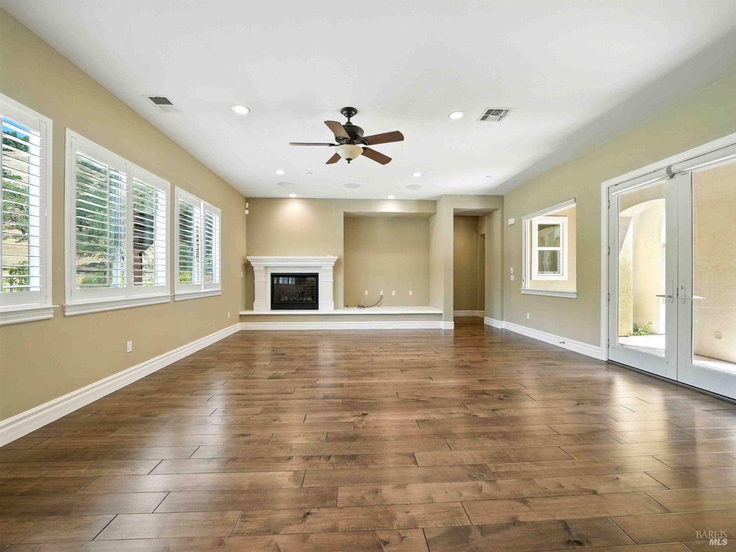 Detail Gallery Image 11 of 37 For 715 Bridle Ridge Dr, Fairfield,  CA 94534 - 5 Beds | 5/1 Baths