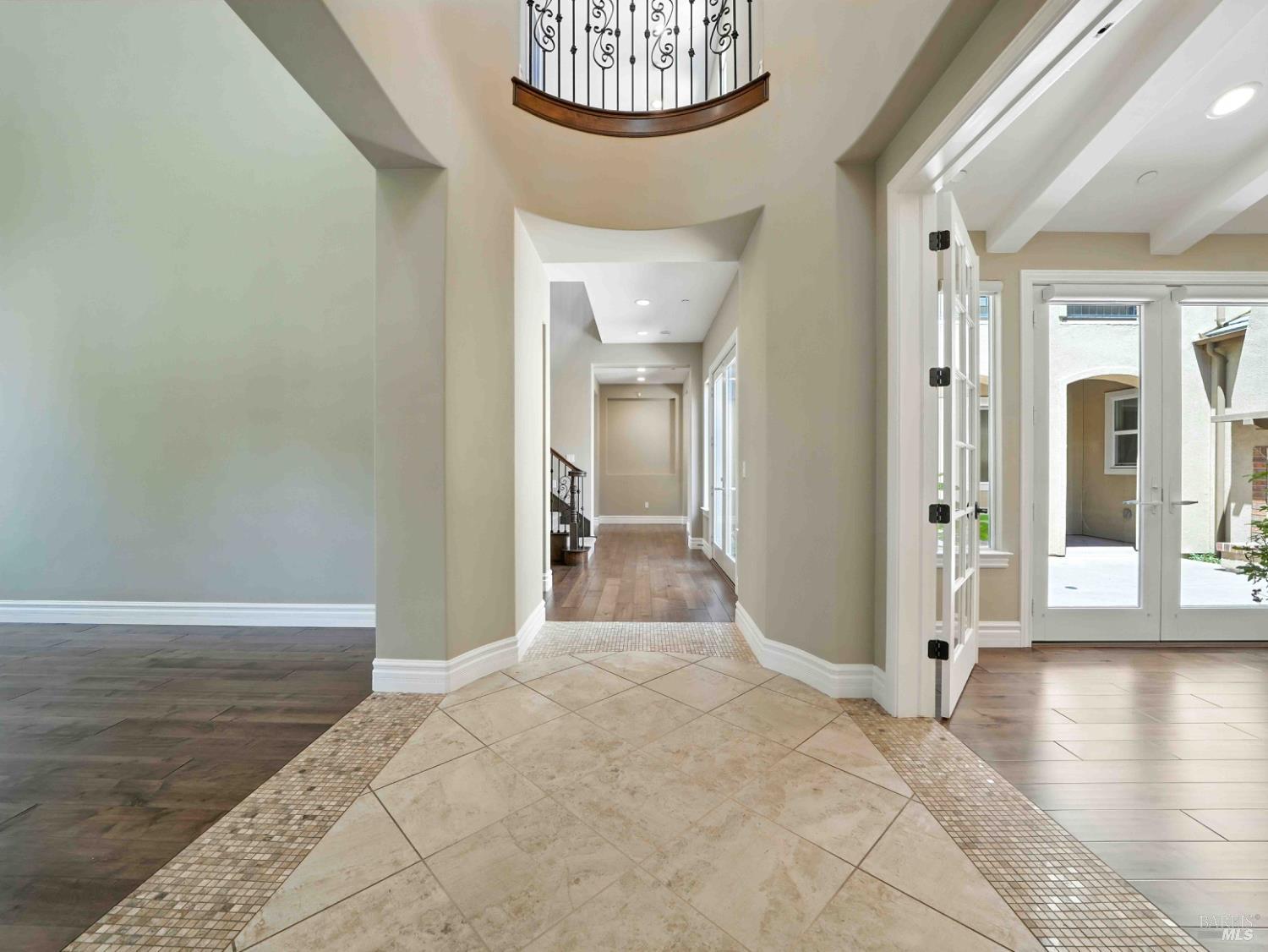 Detail Gallery Image 5 of 37 For 715 Bridle Ridge Dr, Fairfield,  CA 94534 - 5 Beds | 5/1 Baths