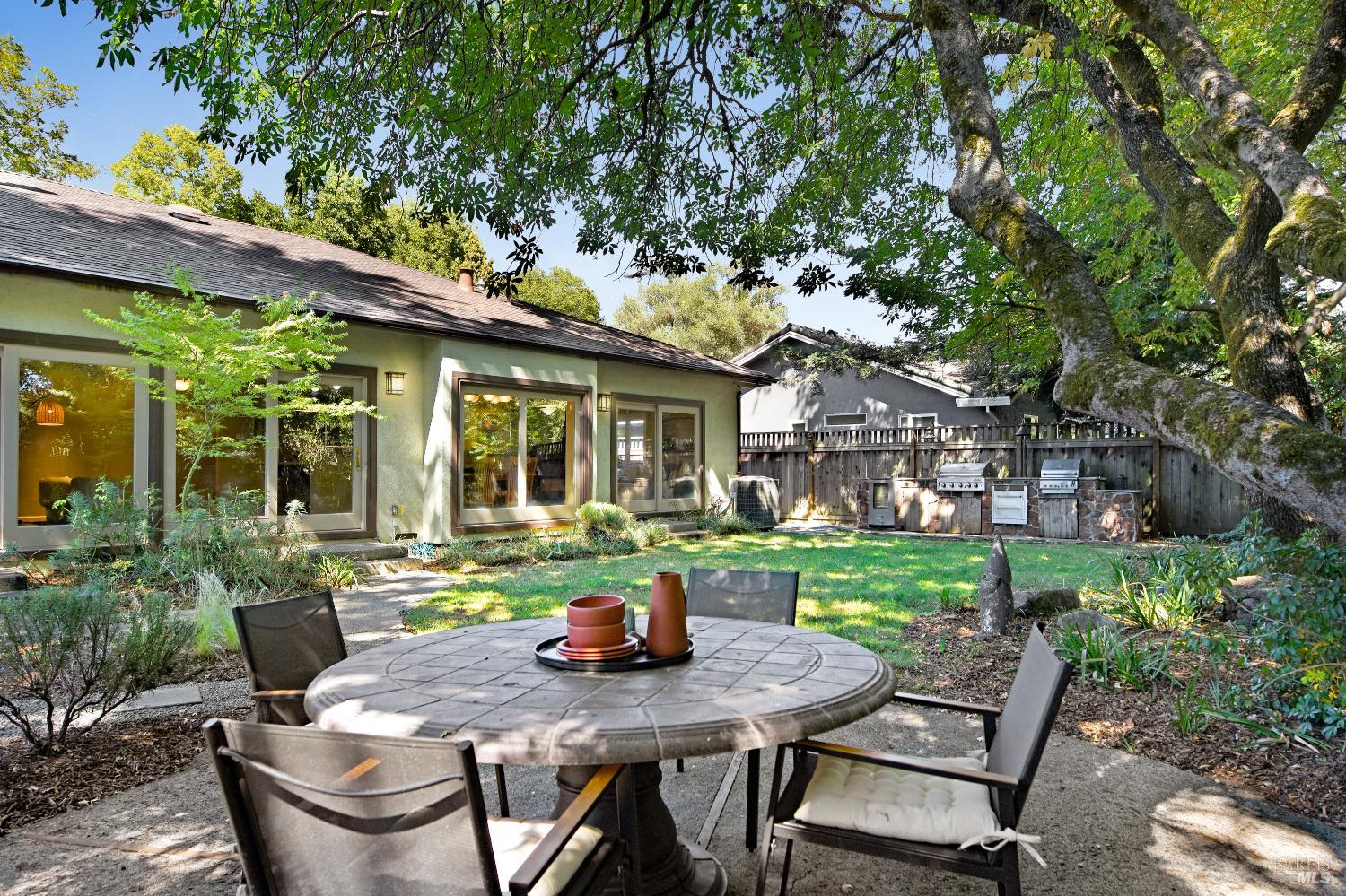 Detail Gallery Image 17 of 25 For 255 E Napa St, Sonoma,  CA 95476 - 2 Beds | 2 Baths