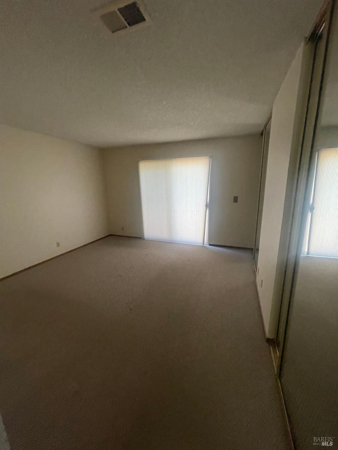 Detail Gallery Image 8 of 11 For 235 Panorama Dr, Benicia,  CA 94510 - 3 Beds | 2 Baths