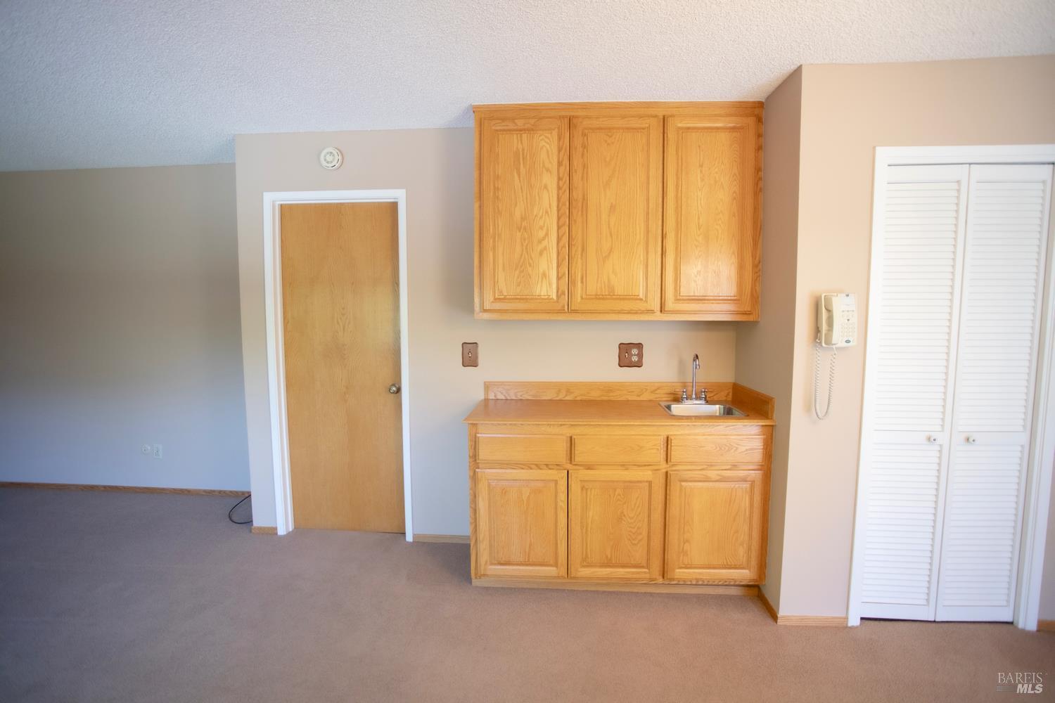 Detail Gallery Image 13 of 39 For 1688 Kearny Ct, Petaluma,  CA 94954 - 5 Beds | 2/1 Baths