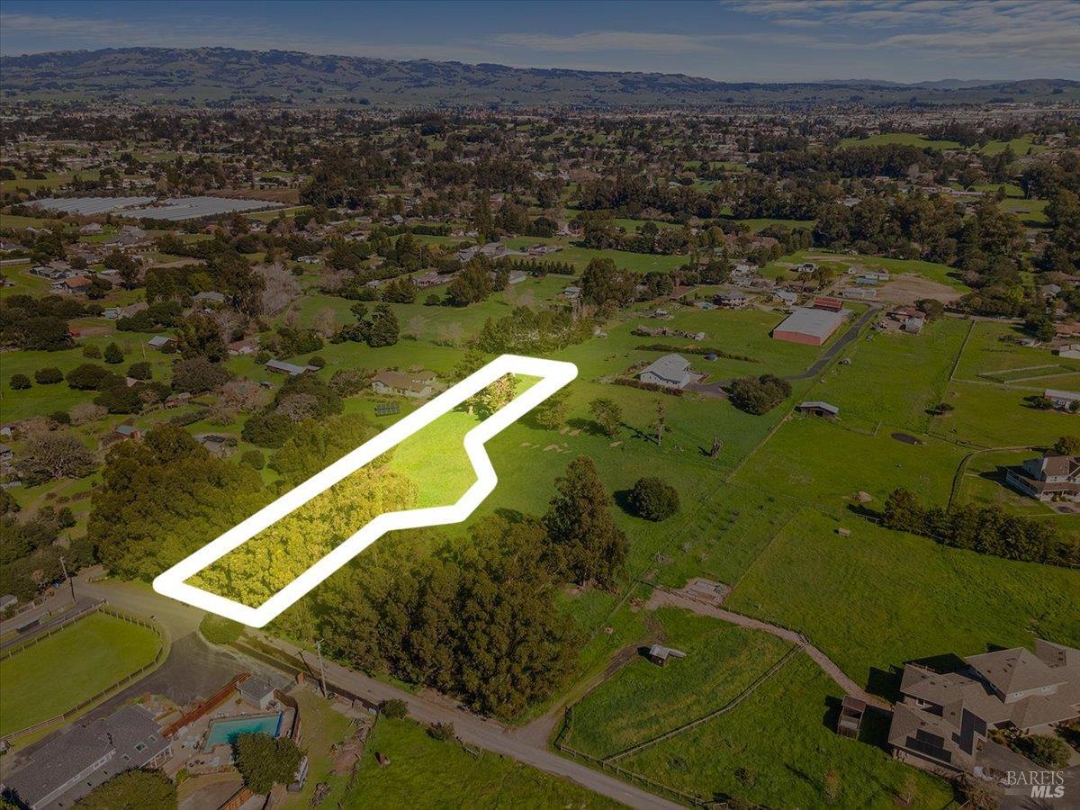 Detail Gallery Image 2 of 27 For 511 Fairview Ct, Petaluma,  CA 94952 - – Beds | – Baths