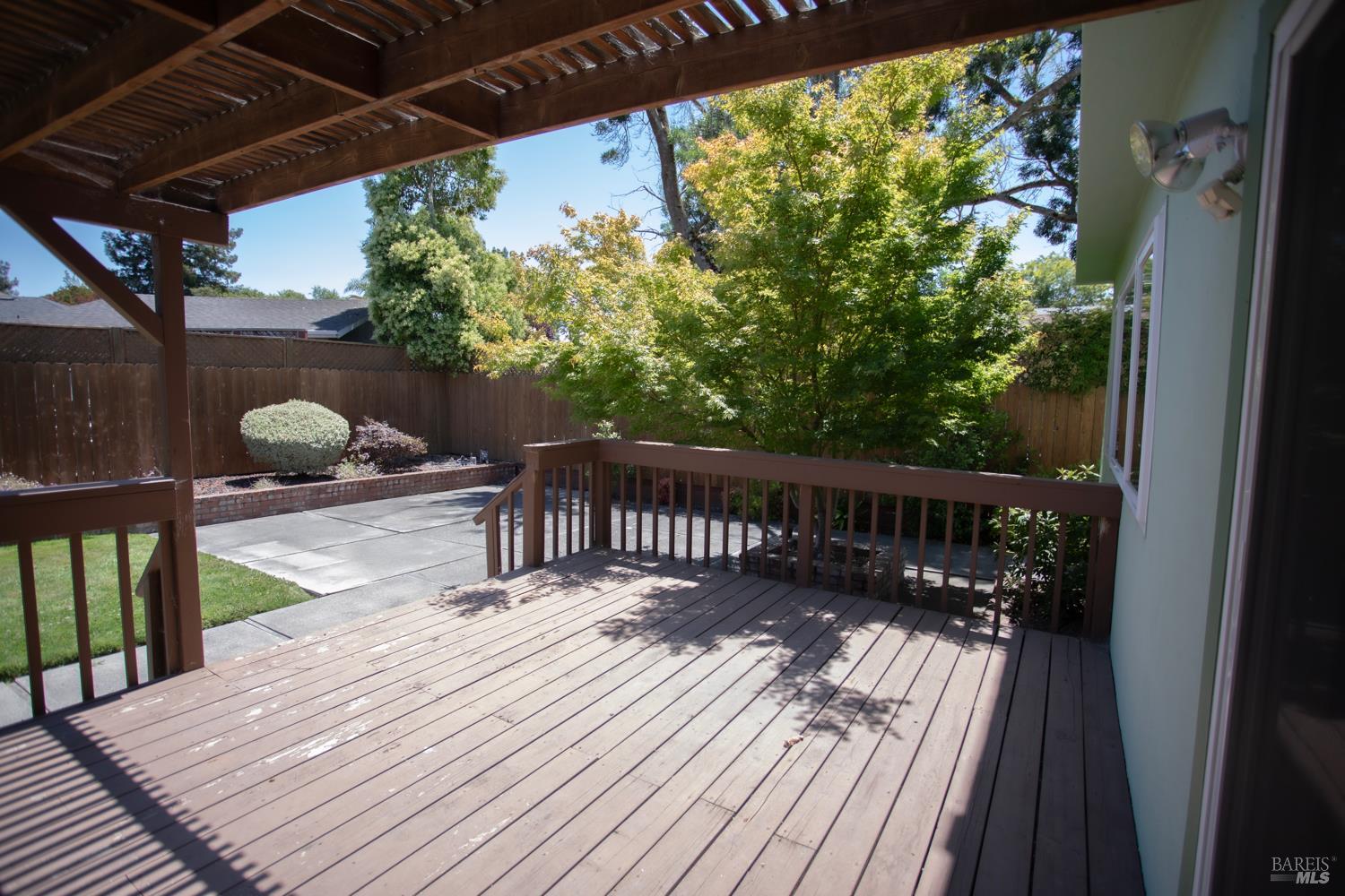 Detail Gallery Image 29 of 39 For 1688 Kearny Ct, Petaluma,  CA 94954 - 5 Beds | 2/1 Baths