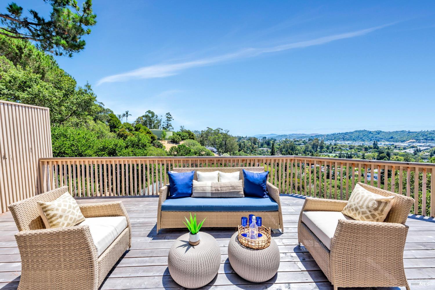 Detail Gallery Image 2 of 44 For 155 Dominican Dr, San Rafael,  CA 94901 - 3 Beds | 2/1 Baths