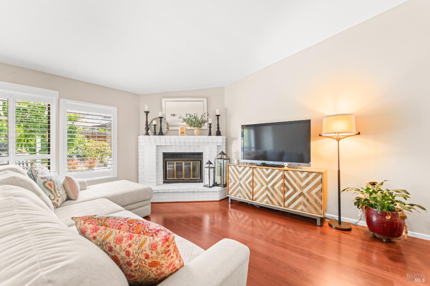 Detail Gallery Image 6 of 41 For 373 Clydesdale Dr, Vallejo,  CA 94591 - 3 Beds | 2 Baths