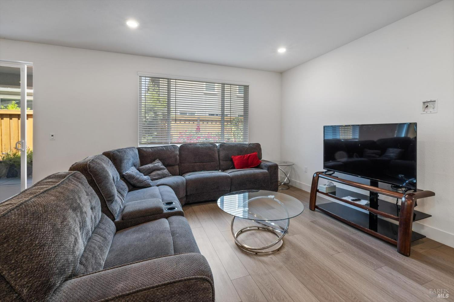 Detail Gallery Image 17 of 71 For 1328 Horizon Cir, Fairfield,  CA 94533 - 4 Beds | 3 Baths