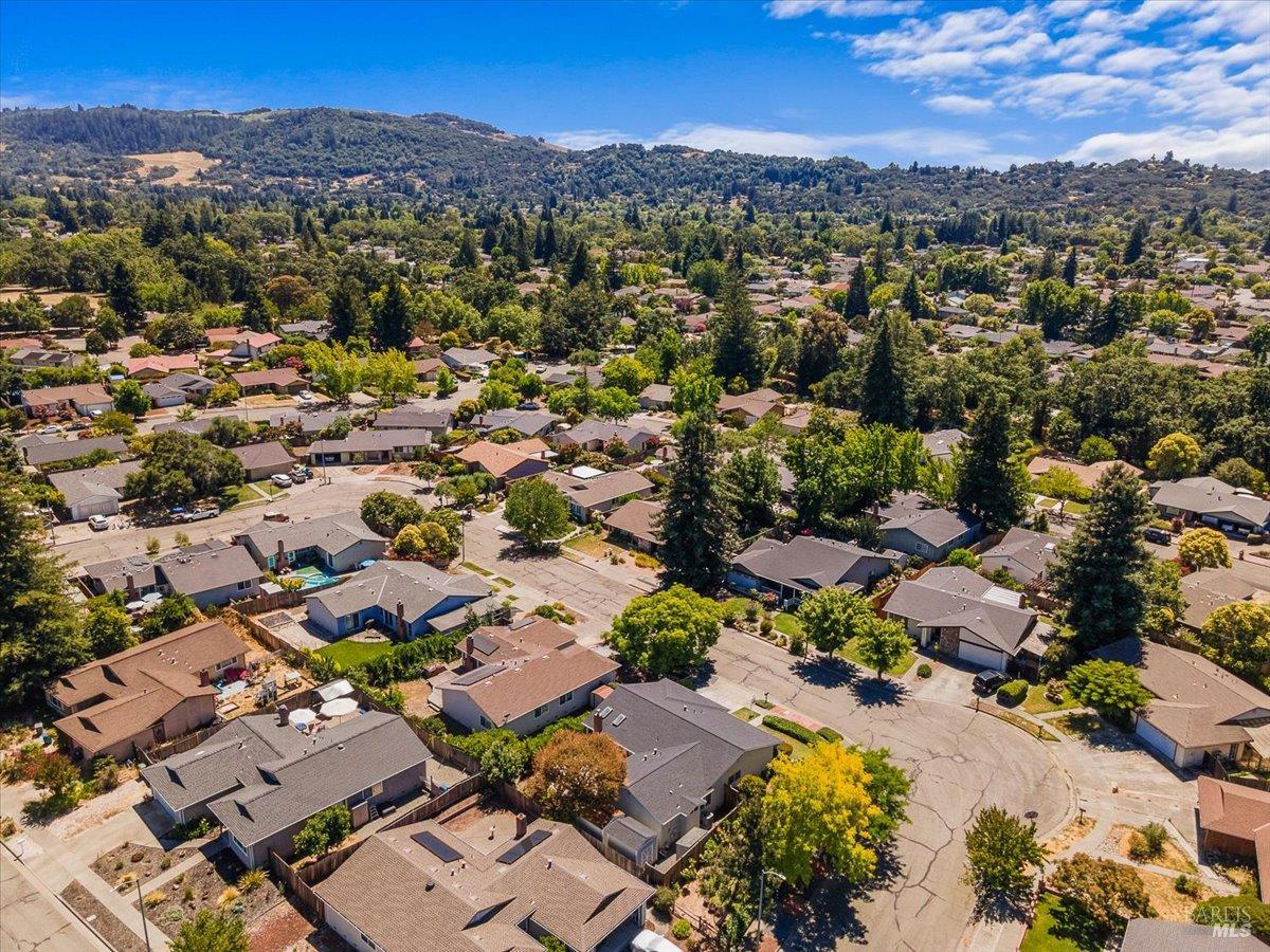 Detail Gallery Image 40 of 44 For 4305 Leafwood Cir, Santa Rosa,  CA 95405 - 3 Beds | 2 Baths