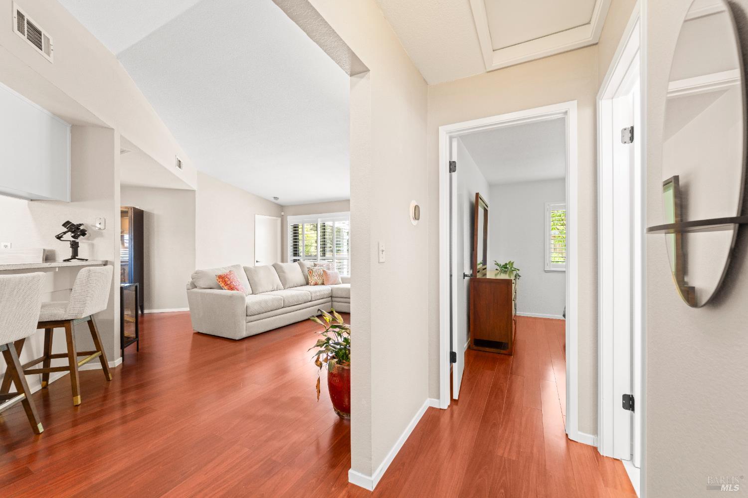 Detail Gallery Image 5 of 41 For 373 Clydesdale Dr, Vallejo,  CA 94591 - 3 Beds | 2 Baths