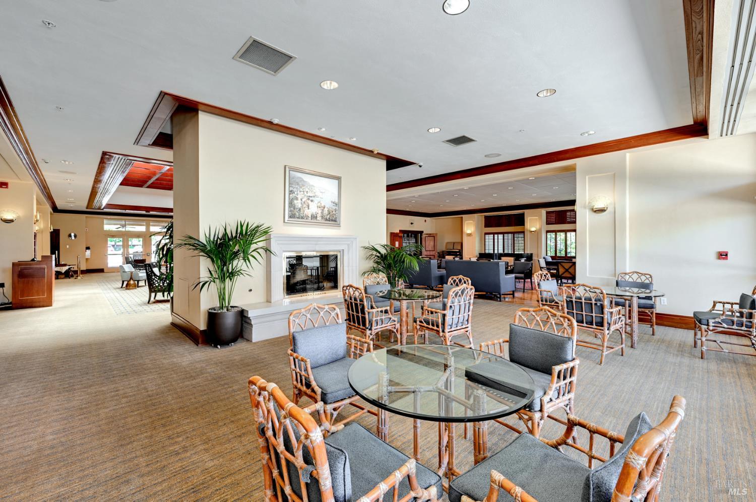 Detail Gallery Image 13 of 19 For 400 Deer Valley Rd 3g,  San Rafael,  CA 94903 - 1 Beds | 2 Baths