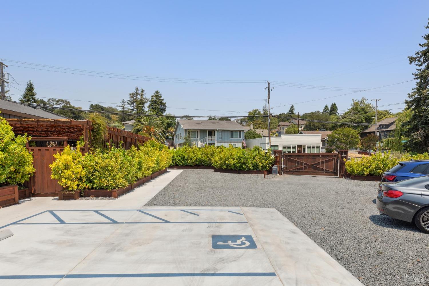 Detail Gallery Image 4 of 43 For 307 Bodega Ave, Petaluma,  CA 94952 - 2 Beds | 2 Baths