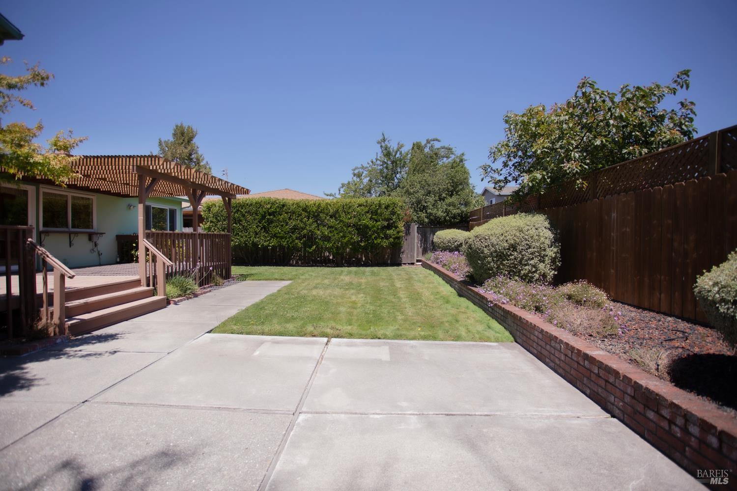Detail Gallery Image 34 of 39 For 1688 Kearny Ct, Petaluma,  CA 94954 - 5 Beds | 2/1 Baths
