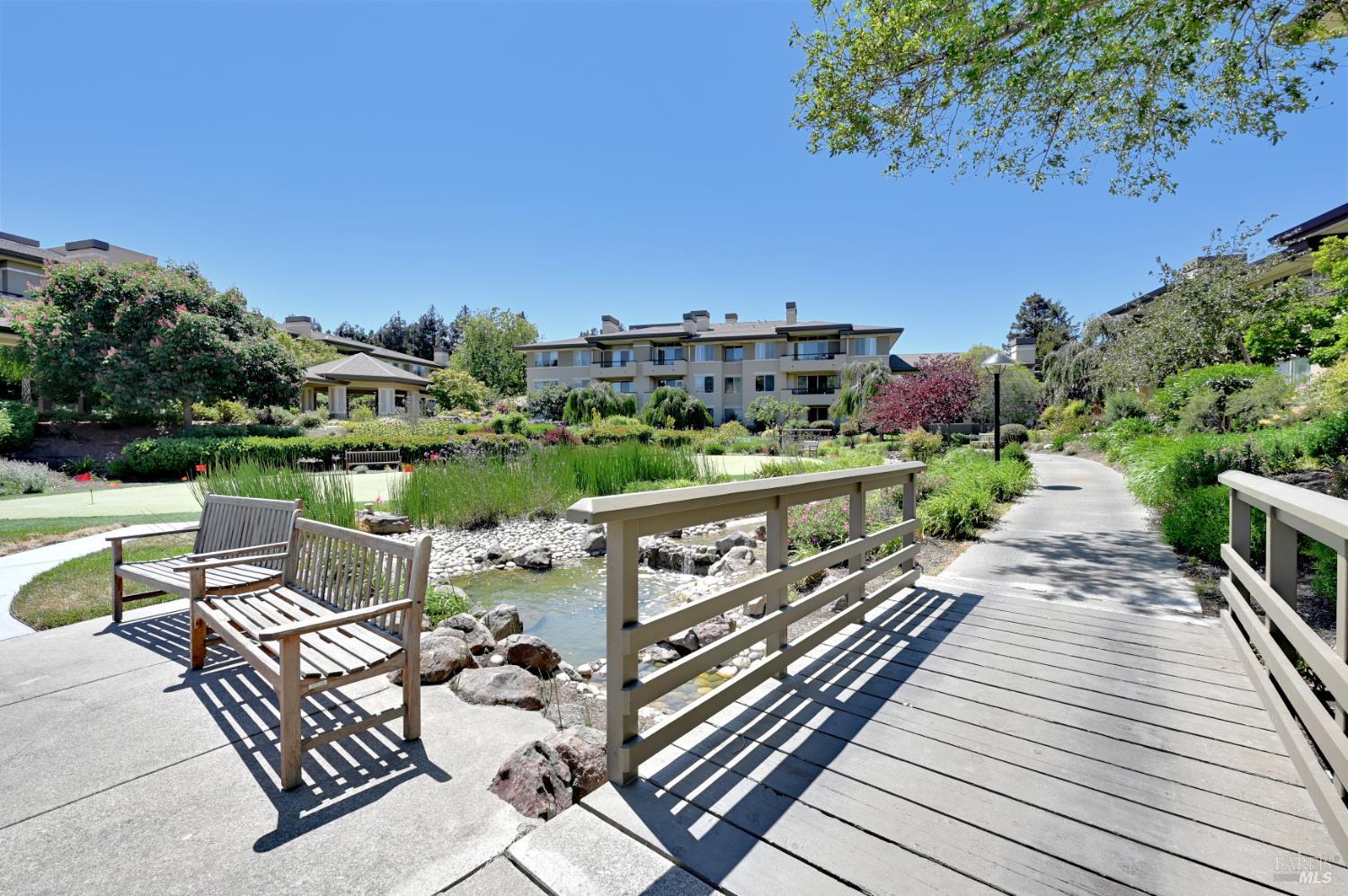 Detail Gallery Image 16 of 19 For 400 Deer Valley Rd 3g,  San Rafael,  CA 94903 - 1 Beds | 2 Baths
