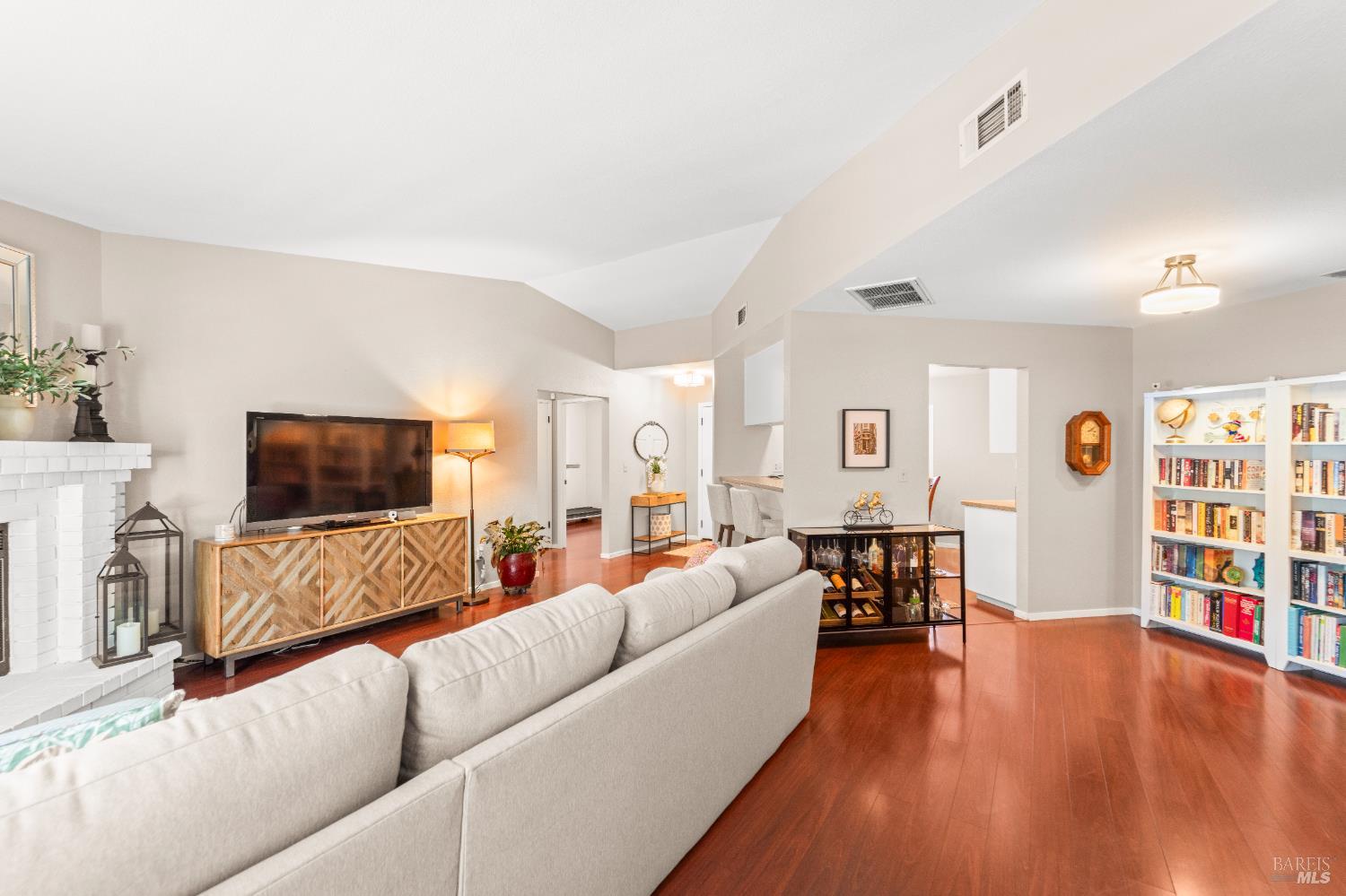 Detail Gallery Image 10 of 41 For 373 Clydesdale Dr, Vallejo,  CA 94591 - 3 Beds | 2 Baths