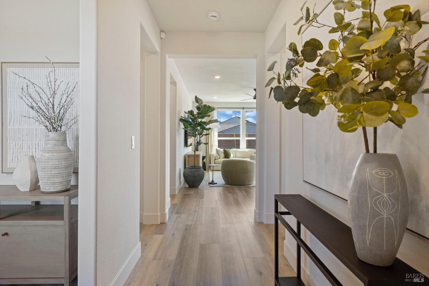 Detail Gallery Image 3 of 55 For 969 Carroll Way, Vacaville,  CA 95687 - 4 Beds | 2 Baths