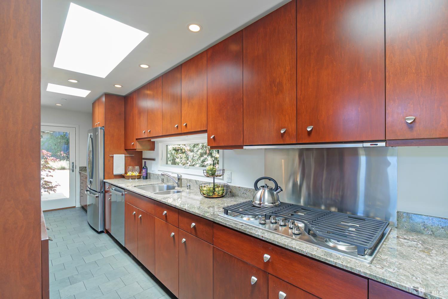 Detail Gallery Image 16 of 27 For 15 Stetson Ave, Kentfield,  CA 94904 - 3 Beds | 2 Baths