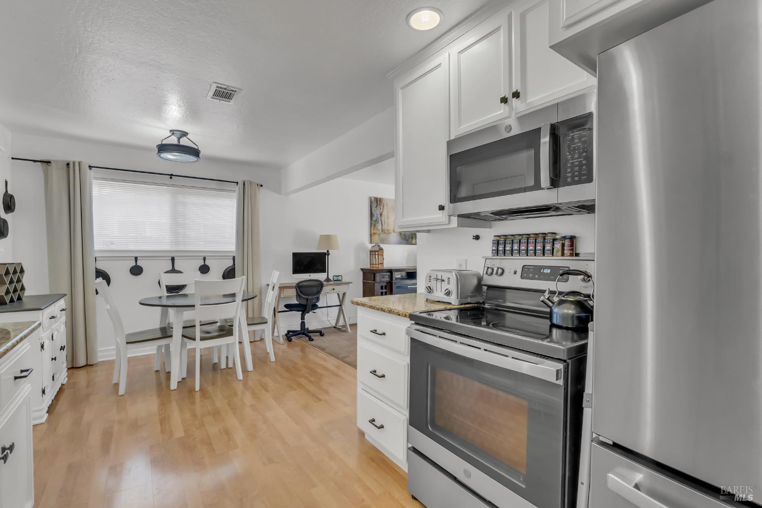 Detail Gallery Image 10 of 20 For 1217 Alderwood Way, Vacaville,  CA 95687 - 3 Beds | 1 Baths