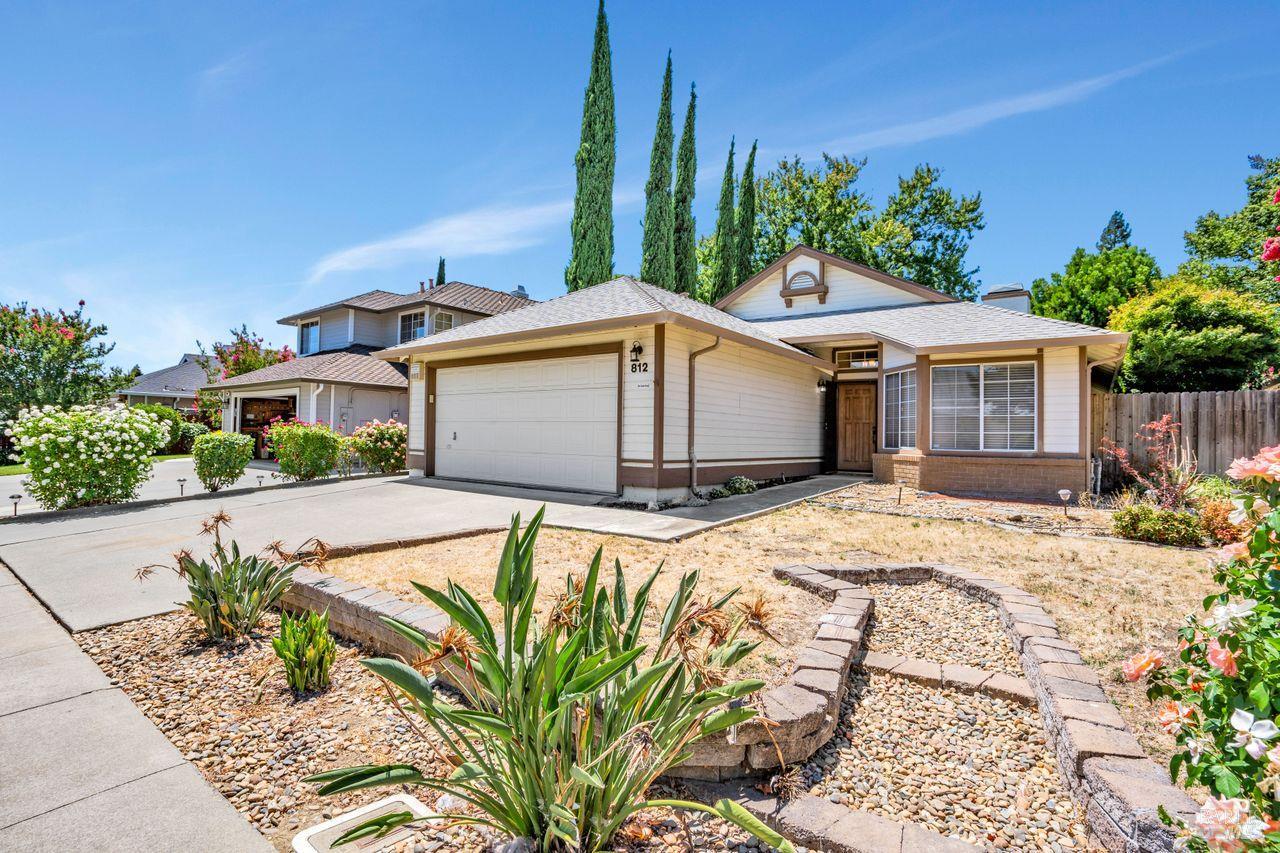 Detail Gallery Image 2 of 36 For 812 Sonnet Dr, Vacaville,  CA 95687 - 3 Beds | 2 Baths