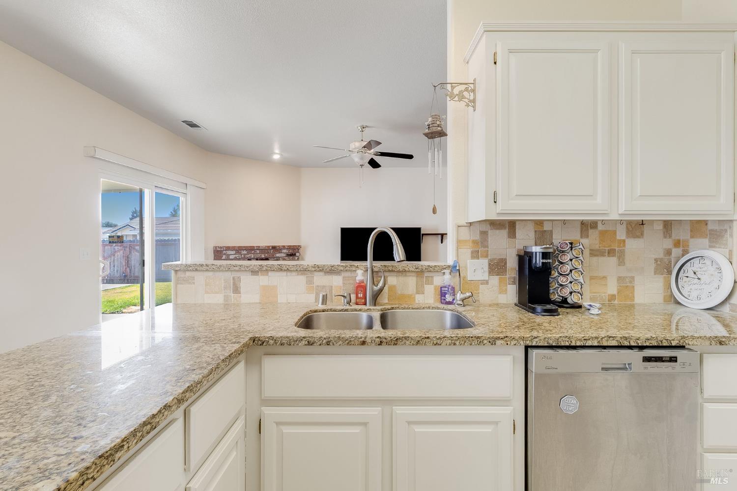 Detail Gallery Image 7 of 19 For 400 Wick Ct, Vacaville,  CA 95687 - 3 Beds | 2 Baths