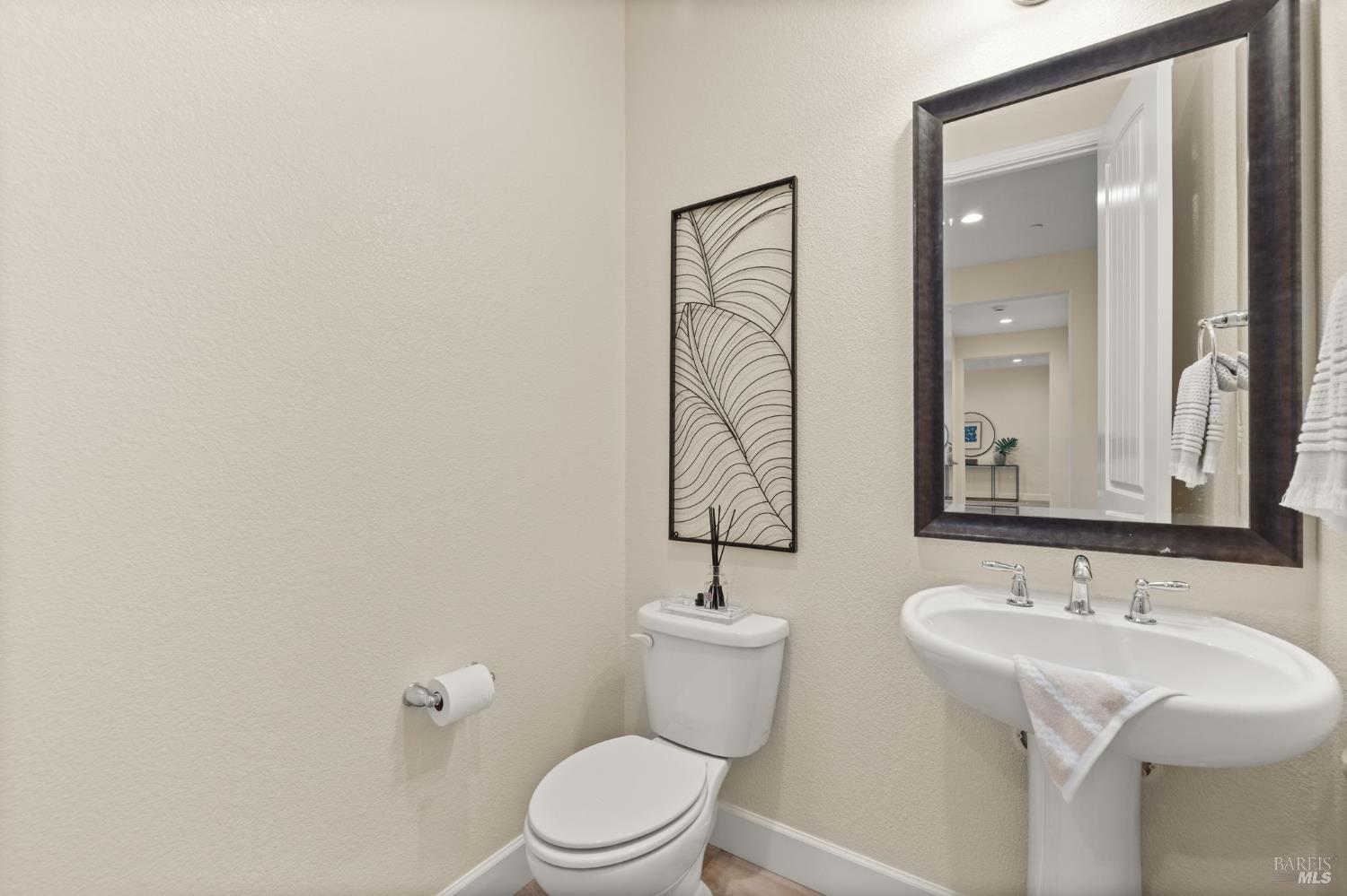 Detail Gallery Image 19 of 88 For 685 Elderberry Loop, Vacaville,  CA 95688 - 5 Beds | 4/1 Baths