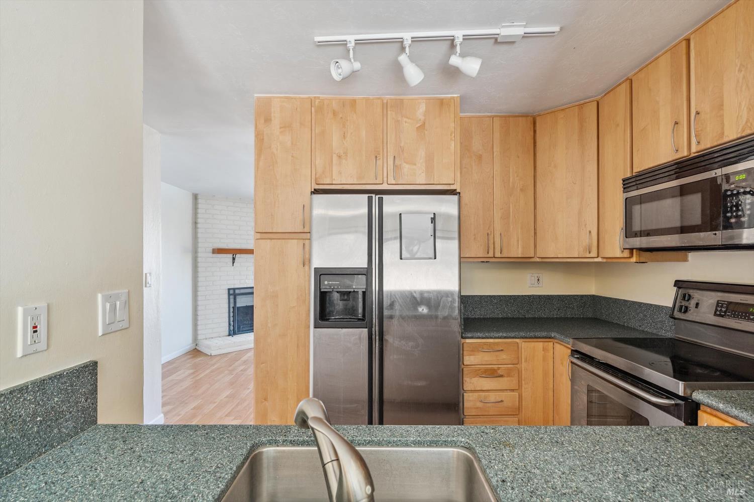 Detail Gallery Image 20 of 23 For 100 Marin Center Dr #70,  San Rafael,  CA 94903 - 2 Beds | 1/1 Baths