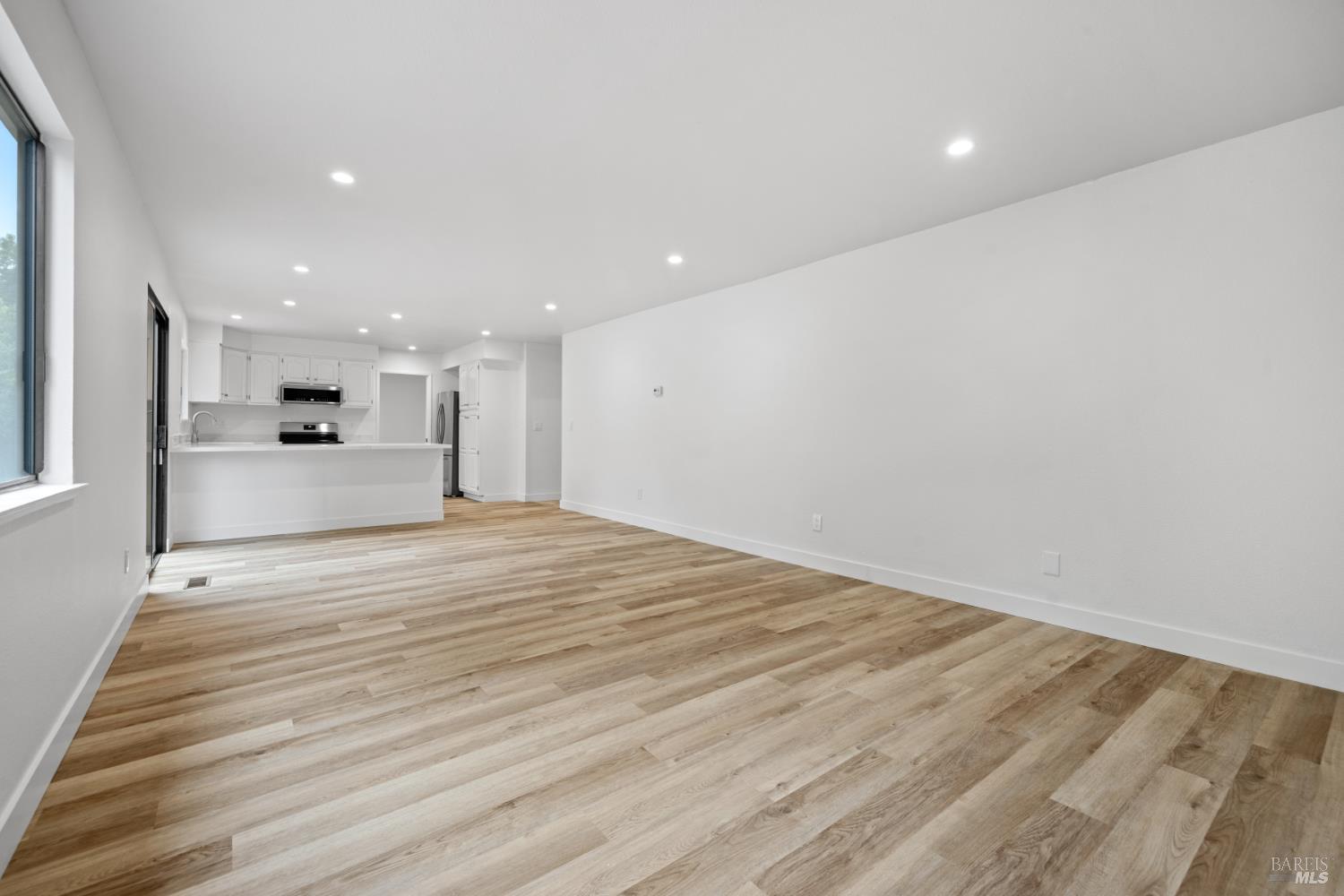 Detail Gallery Image 10 of 36 For 8 Margory Ct, Novato,  CA 94947 - 3 Beds | 2/1 Baths