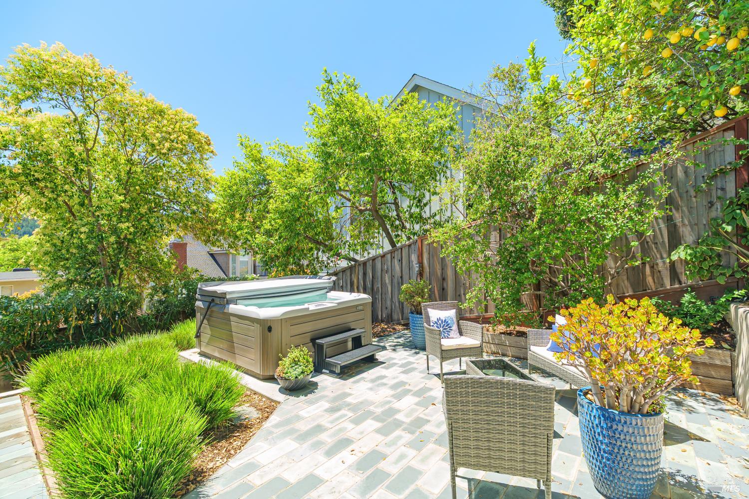 Detail Gallery Image 3 of 27 For 15 Stetson Ave, Kentfield,  CA 94904 - 3 Beds | 2 Baths