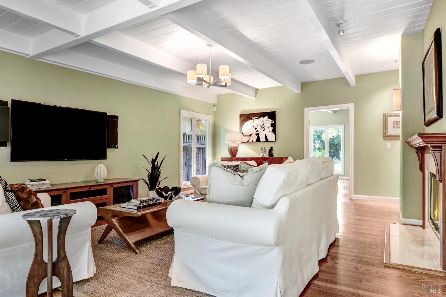 Detail Gallery Image 5 of 25 For 255 E Napa St, Sonoma,  CA 95476 - 2 Beds | 2 Baths