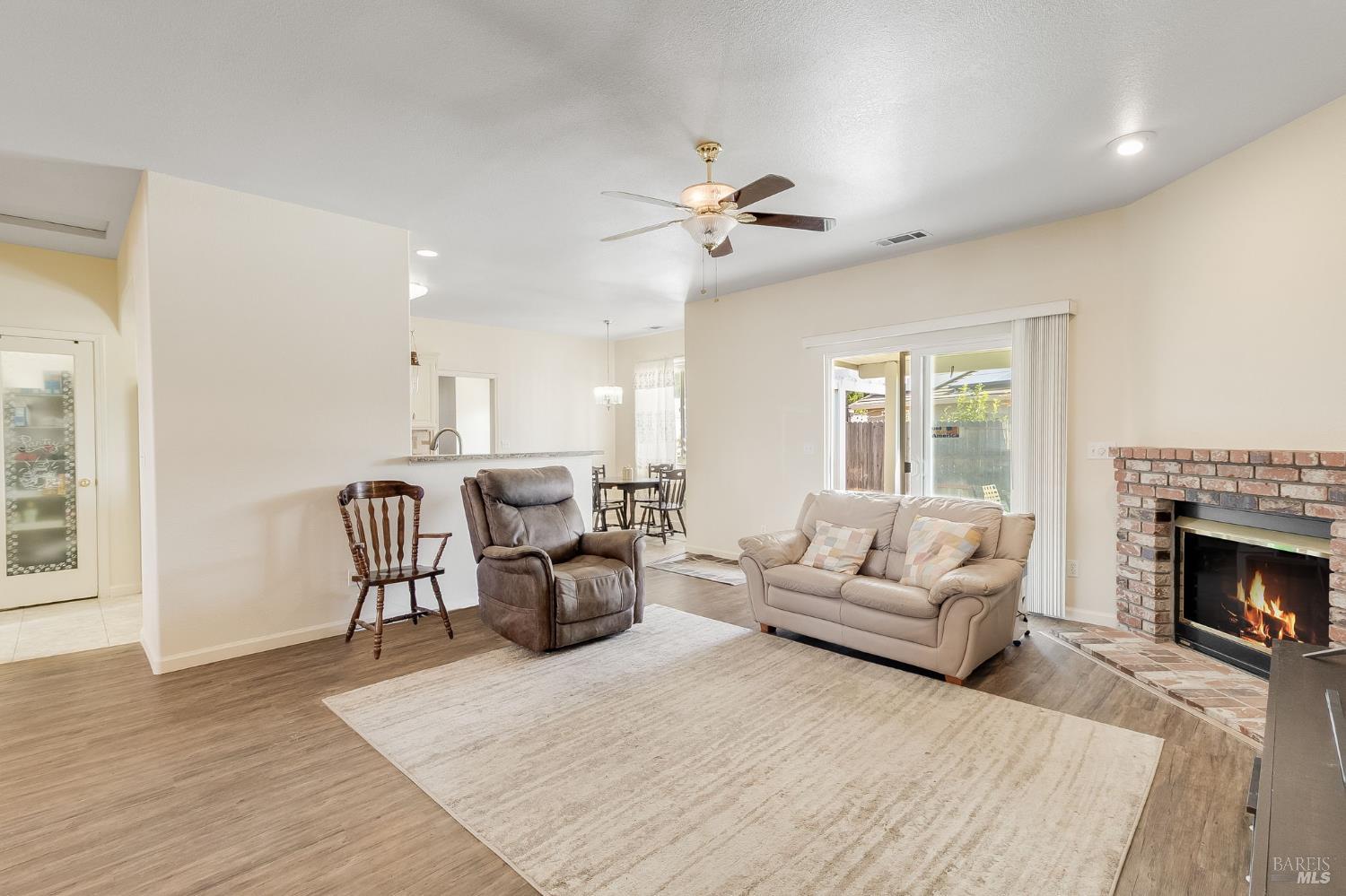 Detail Gallery Image 5 of 19 For 400 Wick Ct, Vacaville,  CA 95687 - 3 Beds | 2 Baths