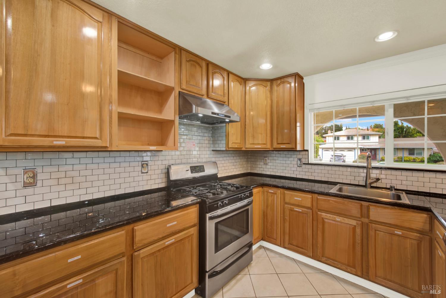 Detail Gallery Image 15 of 62 For 112 Picadilly Cir, Vallejo,  CA 94591 - 4 Beds | 3 Baths