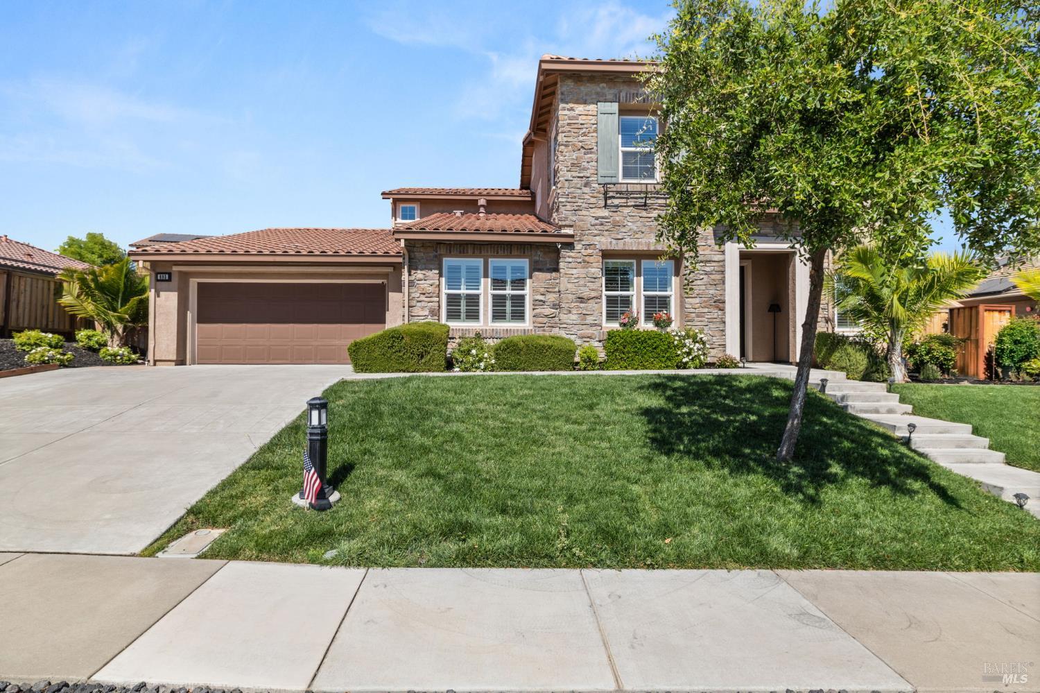 Detail Gallery Image 2 of 88 For 685 Elderberry Loop, Vacaville,  CA 95688 - 5 Beds | 4/1 Baths