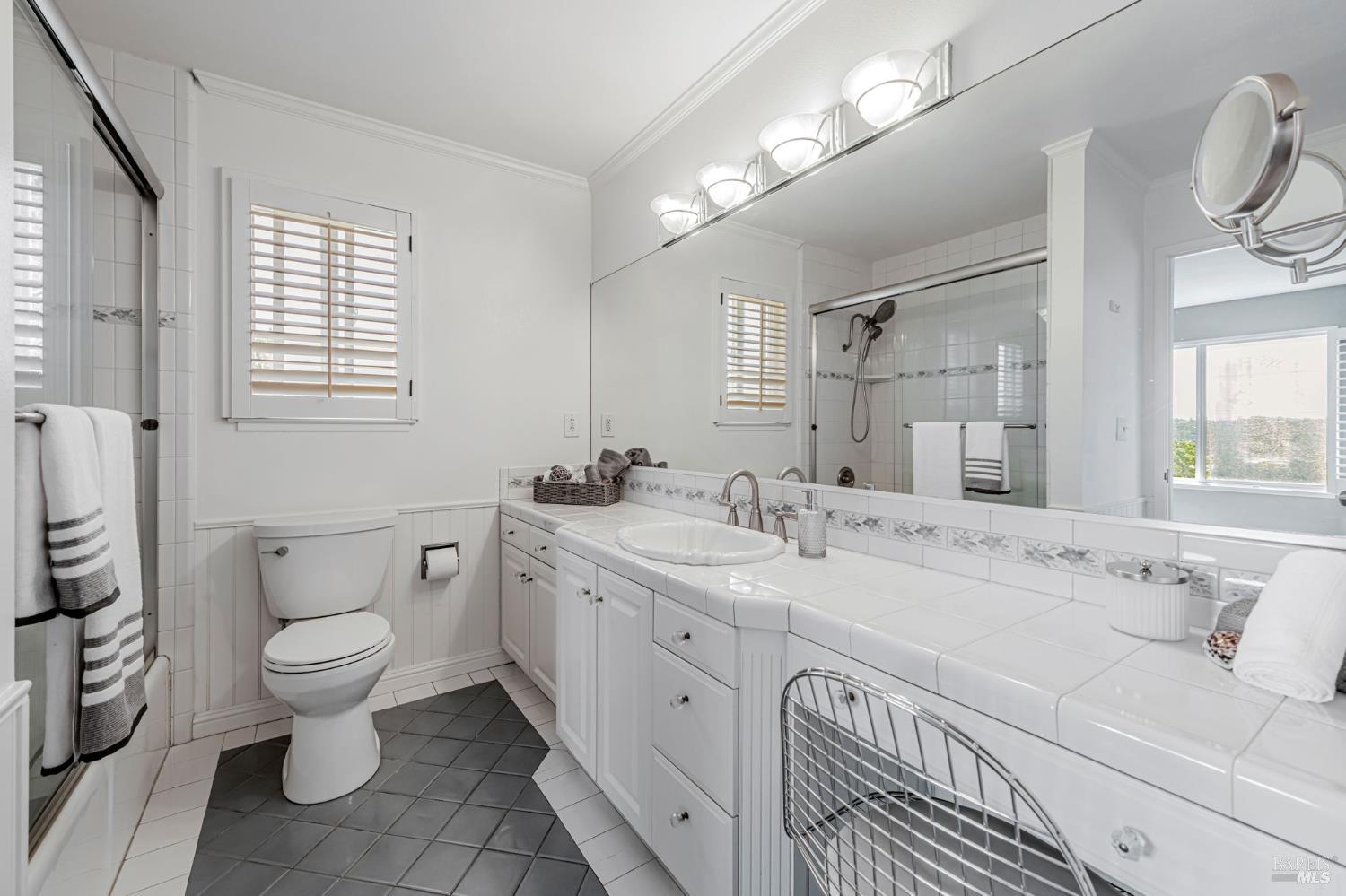 Detail Gallery Image 21 of 44 For 155 Dominican Dr, San Rafael,  CA 94901 - 3 Beds | 2/1 Baths