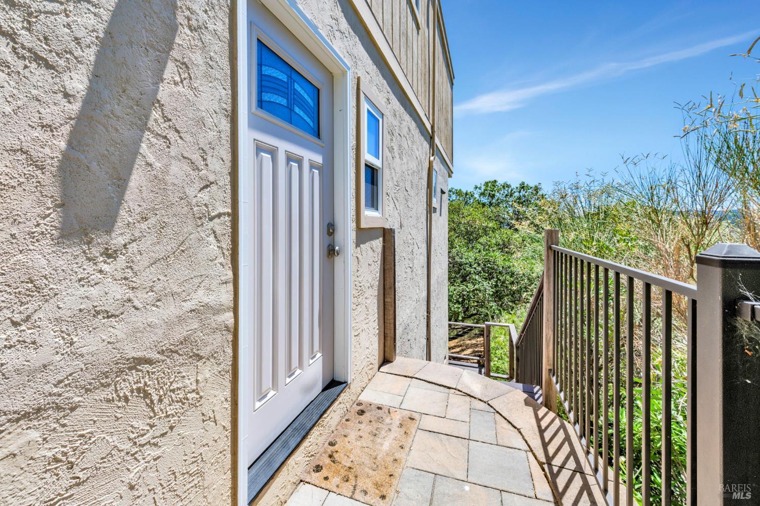 Detail Gallery Image 30 of 44 For 155 Dominican Dr, San Rafael,  CA 94901 - 3 Beds | 2/1 Baths