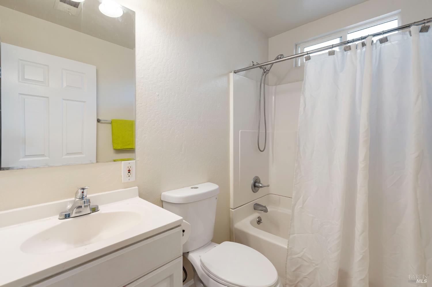 Detail Gallery Image 11 of 30 For 201 Redwing St, Vallejo,  CA 94589 - 3 Beds | 2 Baths
