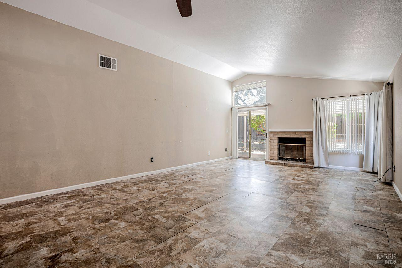 Detail Gallery Image 15 of 36 For 812 Sonnet Dr, Vacaville,  CA 95687 - 3 Beds | 2 Baths
