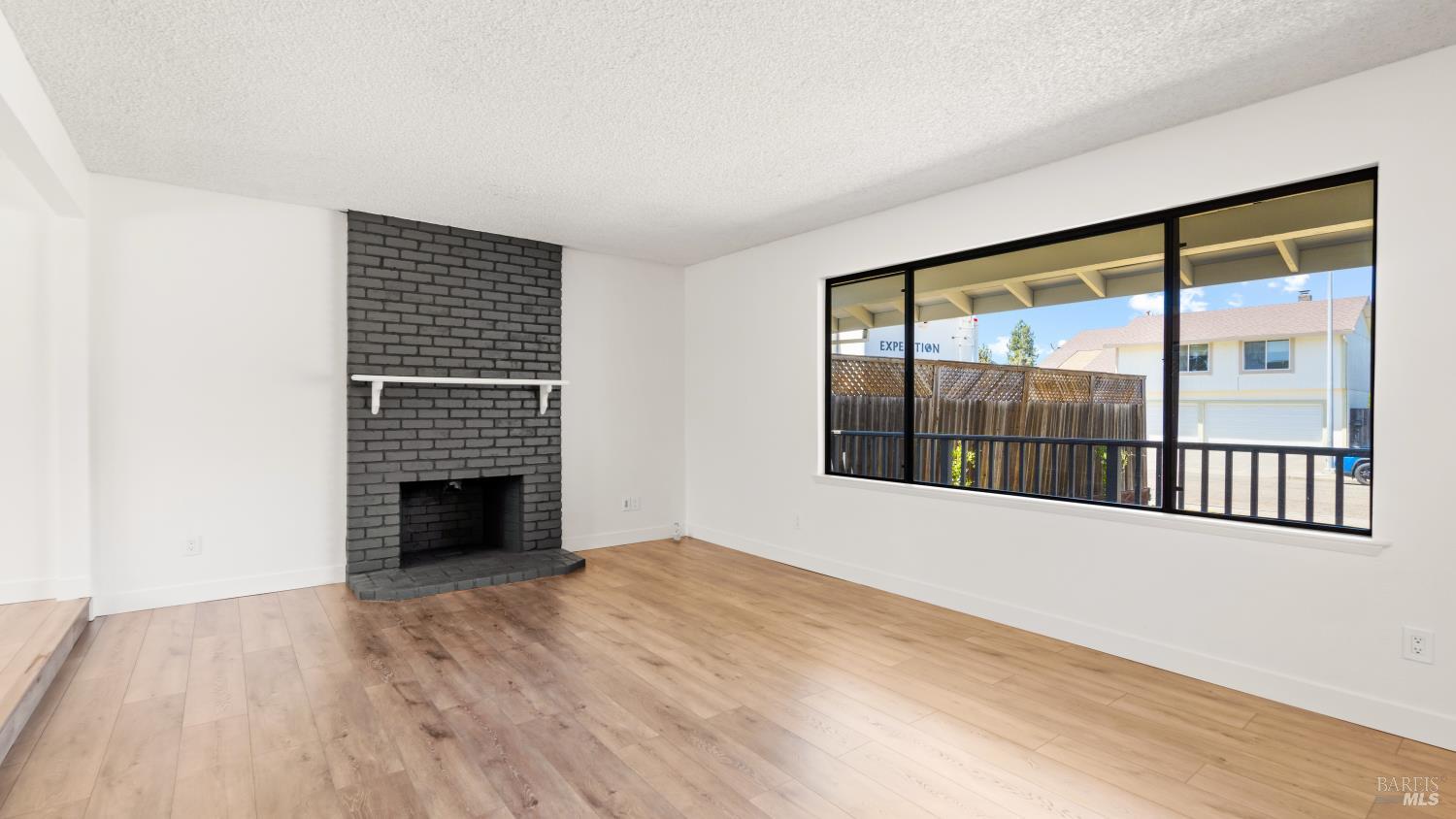 Detail Gallery Image 9 of 49 For 6032 Elsa Ave, Rohnert Park,  CA 94928 - 4 Beds | 3 Baths