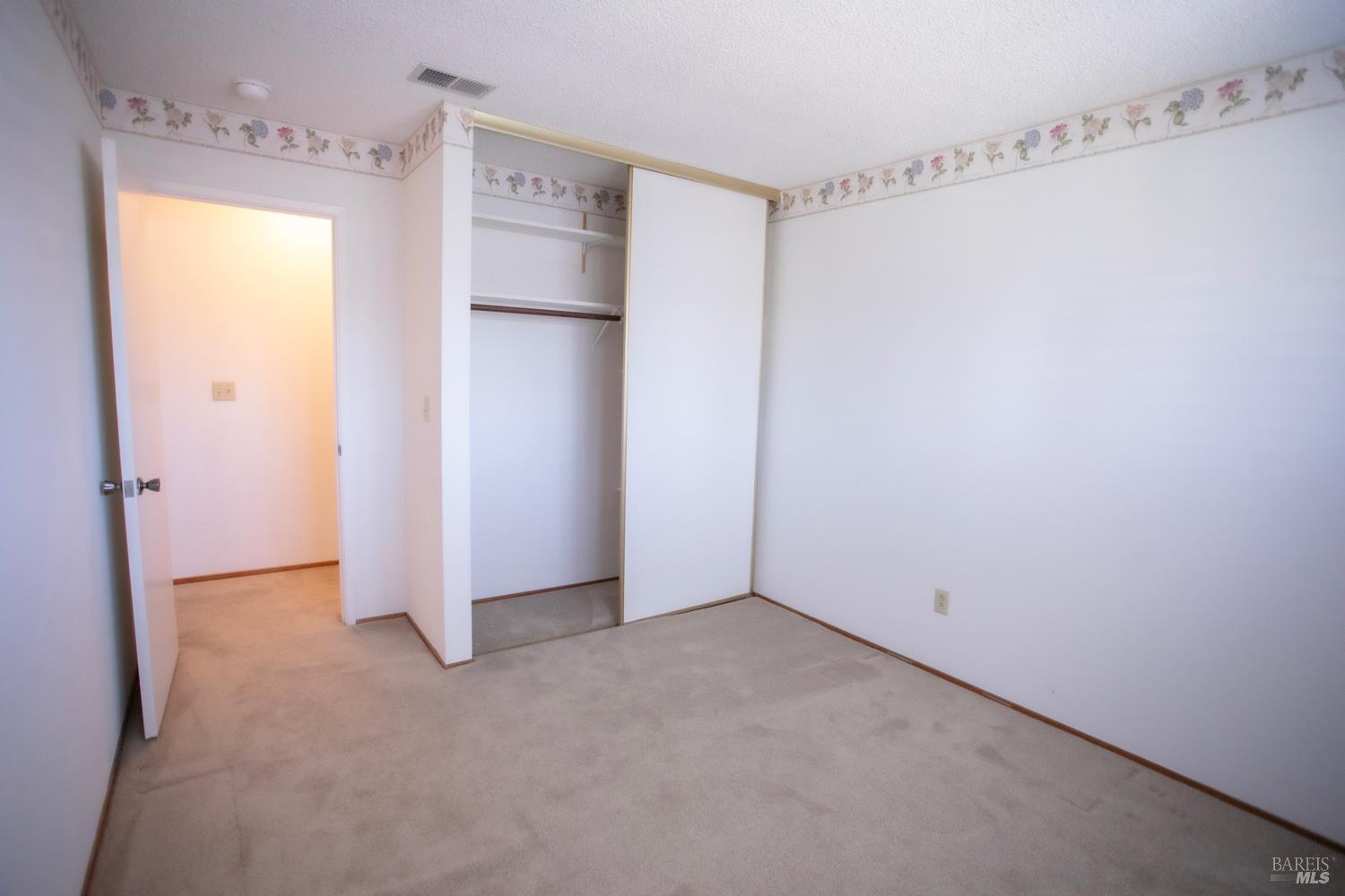 Detail Gallery Image 15 of 39 For 1688 Kearny Ct, Petaluma,  CA 94954 - 5 Beds | 2/1 Baths