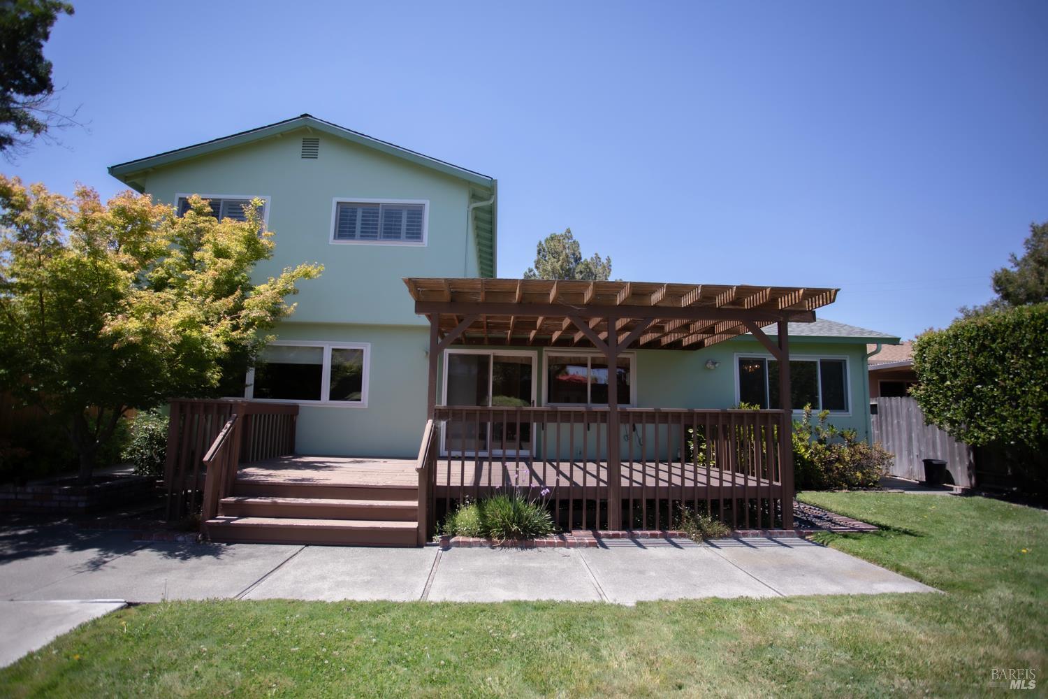 Detail Gallery Image 37 of 39 For 1688 Kearny Ct, Petaluma,  CA 94954 - 5 Beds | 2/1 Baths