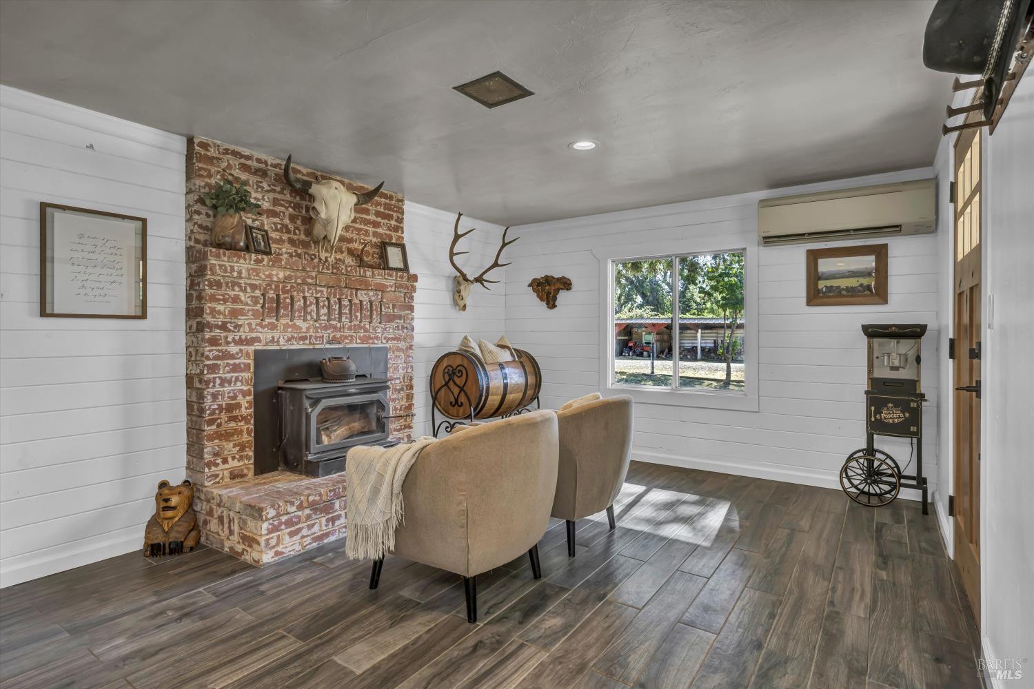 Detail Gallery Image 5 of 56 For 9099 E Side Potter Valley Rd, Potter Valley,  CA 95469 - 3 Beds | 3 Baths