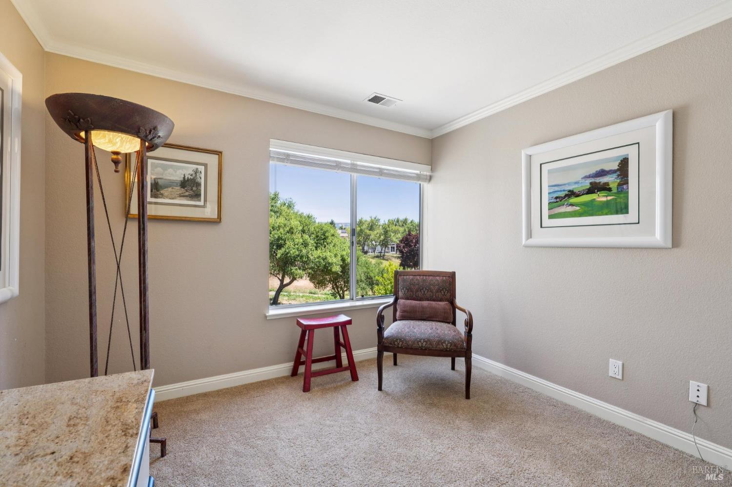 Detail Gallery Image 38 of 43 For 12 Birnam Wood Ct, Petaluma,  CA 94954 - 3 Beds | 2/1 Baths