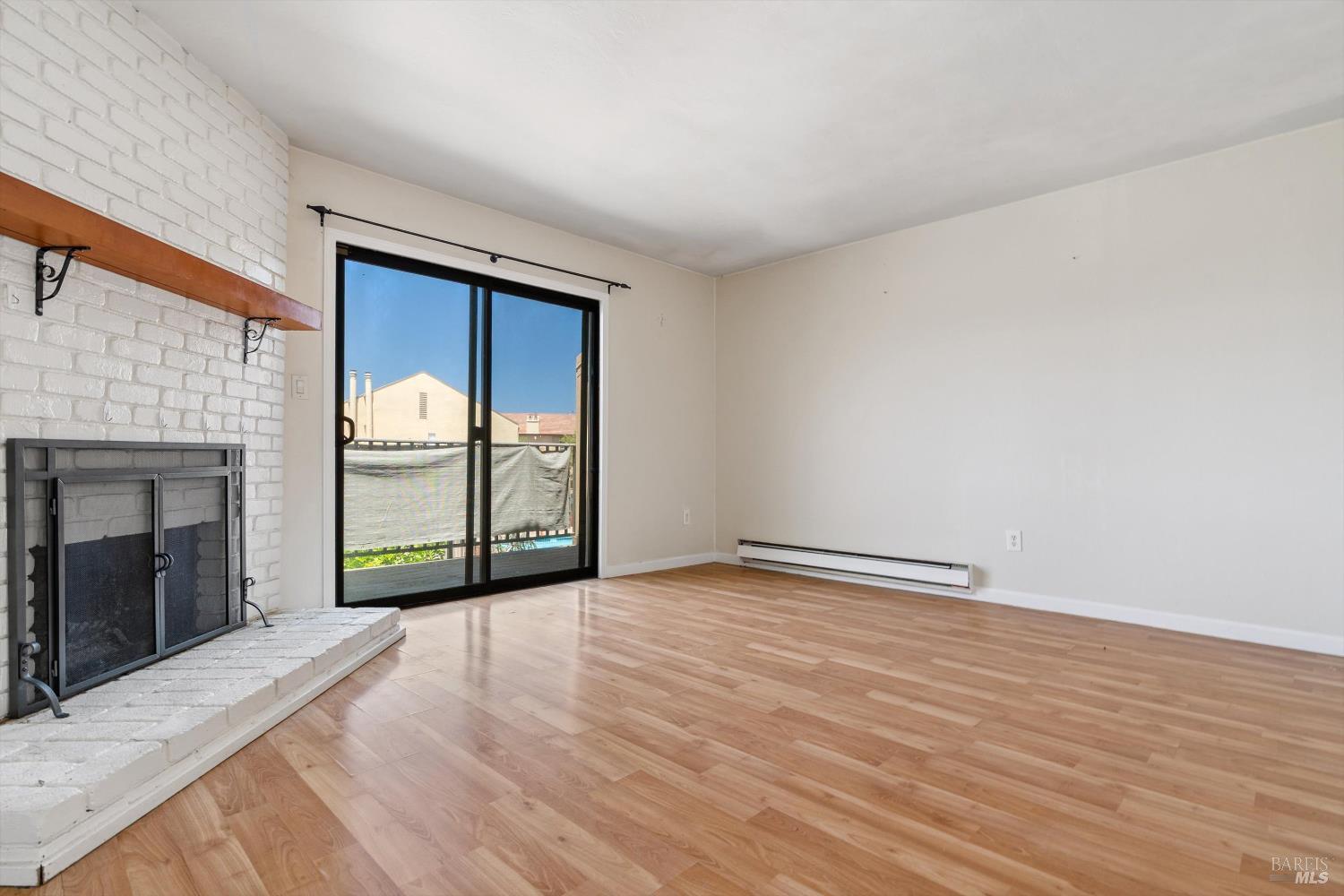 Detail Gallery Image 11 of 23 For 100 Marin Center Dr #70,  San Rafael,  CA 94903 - 2 Beds | 1/1 Baths