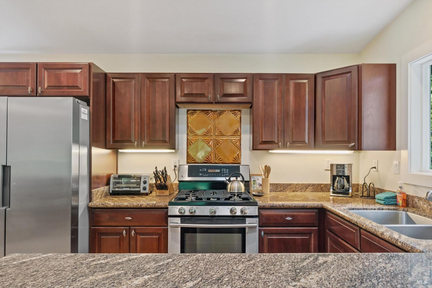 Detail Gallery Image 9 of 22 For 1011 Center St, Villa Grande,  CA 95486 - 2 Beds | 2 Baths