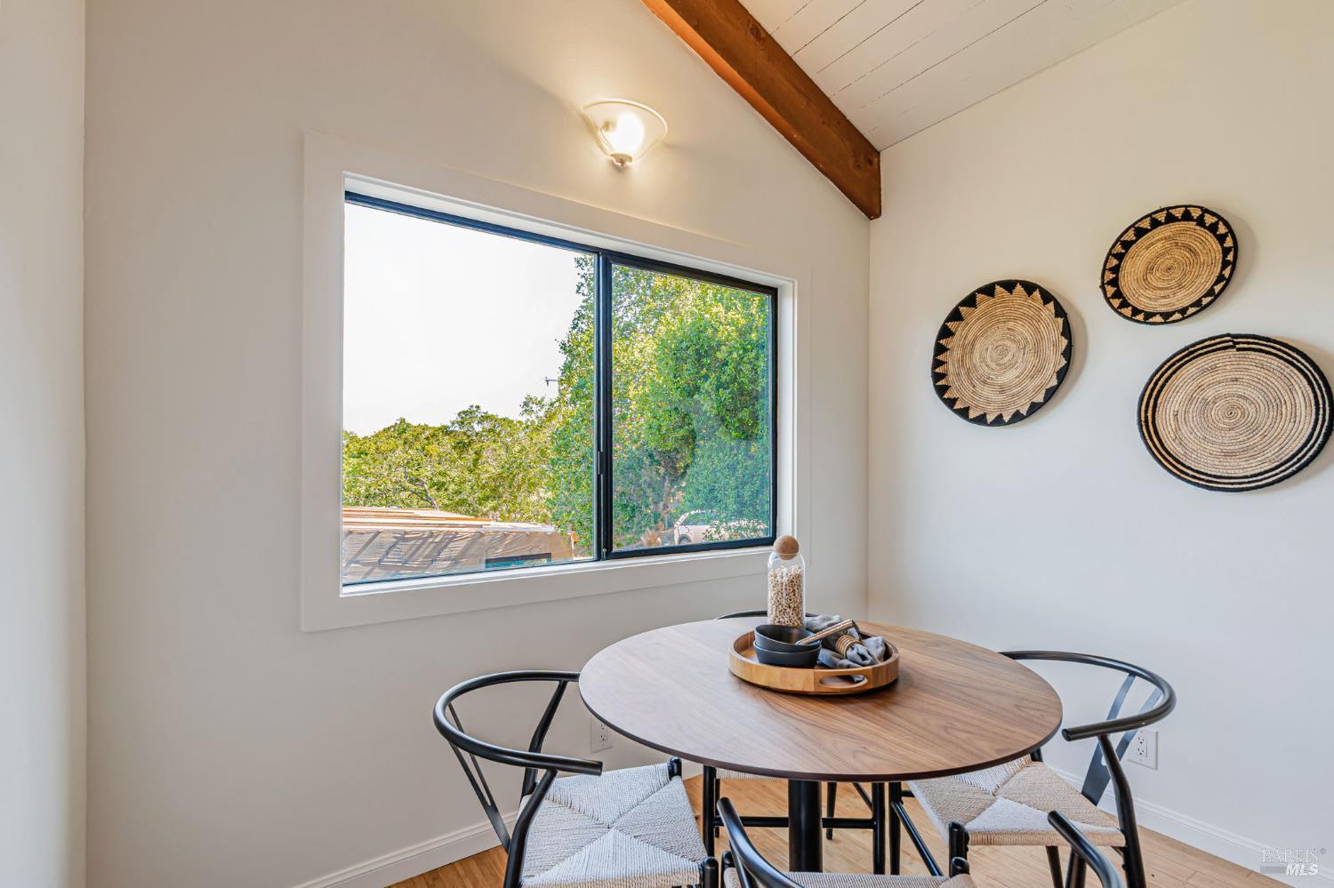 Detail Gallery Image 10 of 30 For 352 Laurel Ave, Novato,  CA 94945 - 4 Beds | 2/1 Baths