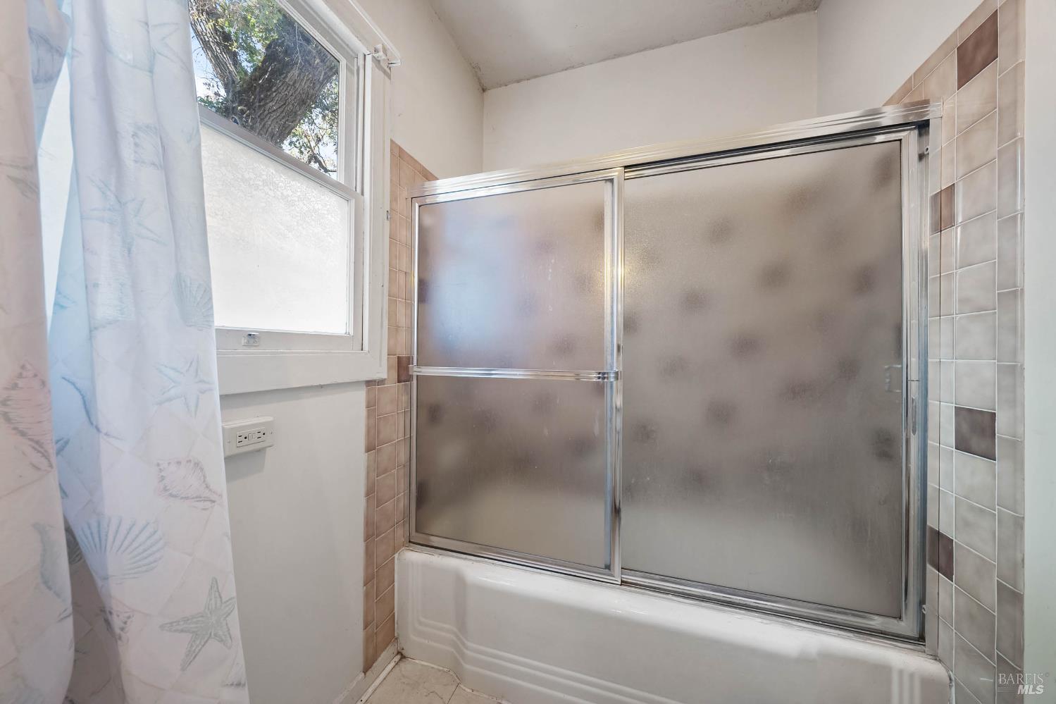 Detail Gallery Image 24 of 36 For 14095 Lakeshore Dr, Clearlake,  CA 95422 - 2 Beds | 1/1 Baths
