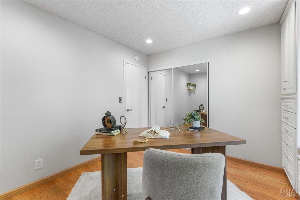 Detail Gallery Image 24 of 44 For 4305 Leafwood Cir, Santa Rosa,  CA 95405 - 3 Beds | 2 Baths